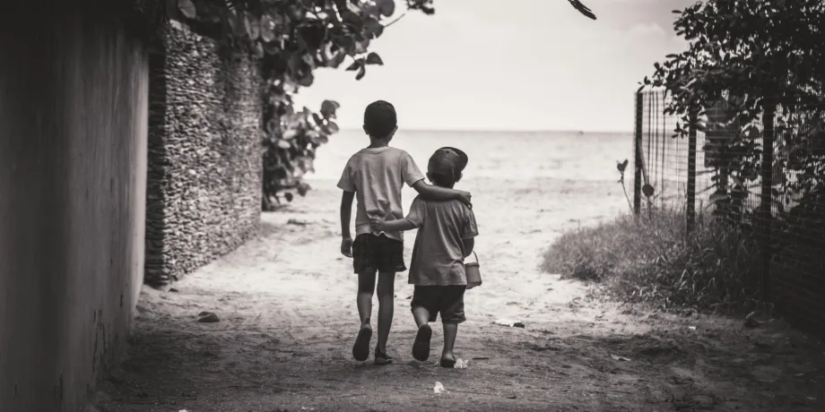 Combined Listings vs Product Siblings: Modeling Shopify Variants